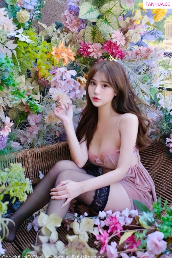 lavinia汐  [XiuRen]高清写真图 2023.12.04 No.7757 Lavinia肉肉 黑丝美腿第6张图片